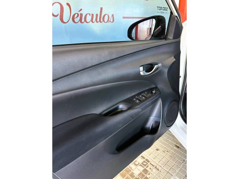 TOYOTA - YARIS - 2020/2020 - Branca - R$ 83.900,00