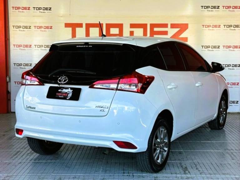 TOYOTA - YARIS - 2020/2020 - Branca - R$ 83.900,00
