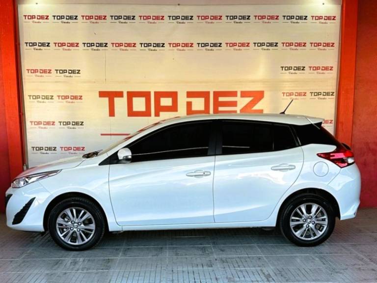 TOYOTA - YARIS - 2020/2020 - Branca - R$ 83.900,00