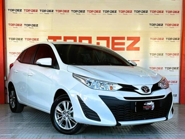 TOYOTA - YARIS - 2020/2020 - Branca - R$ 83.900,00