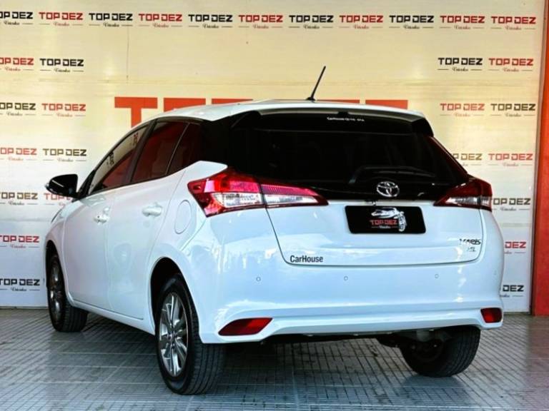TOYOTA - YARIS - 2020/2020 - Branca - R$ 83.900,00