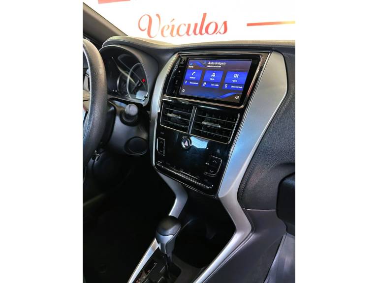 TOYOTA - YARIS - 2020/2020 - Branca - R$ 83.900,00