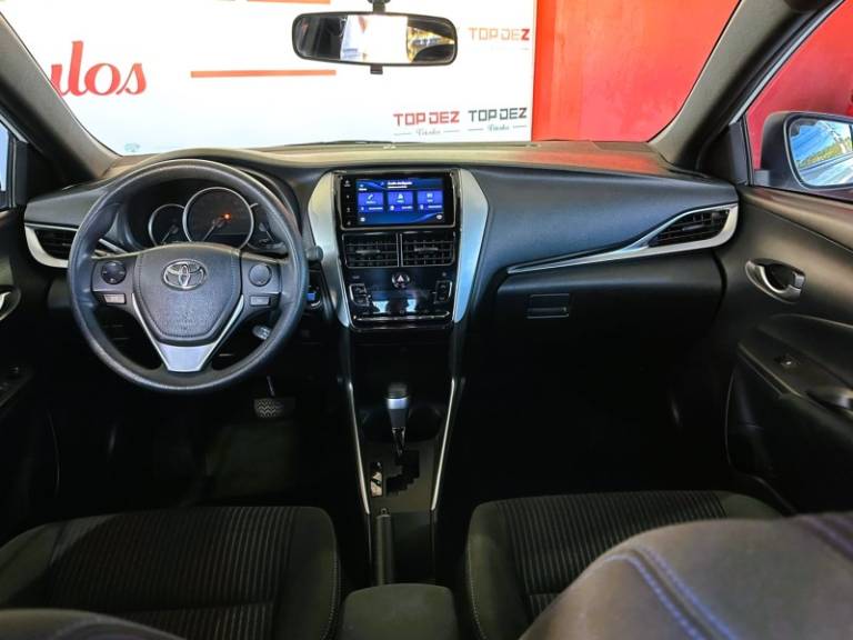 TOYOTA - YARIS - 2020/2020 - Branca - R$ 83.900,00