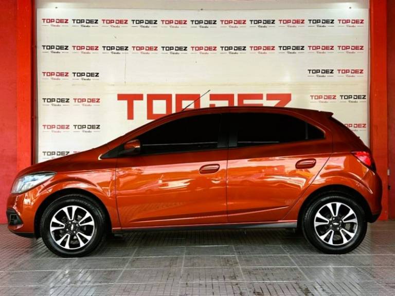 CHEVROLET - ONIX - 2013/2013 - Laranja - R$ 48.900,00