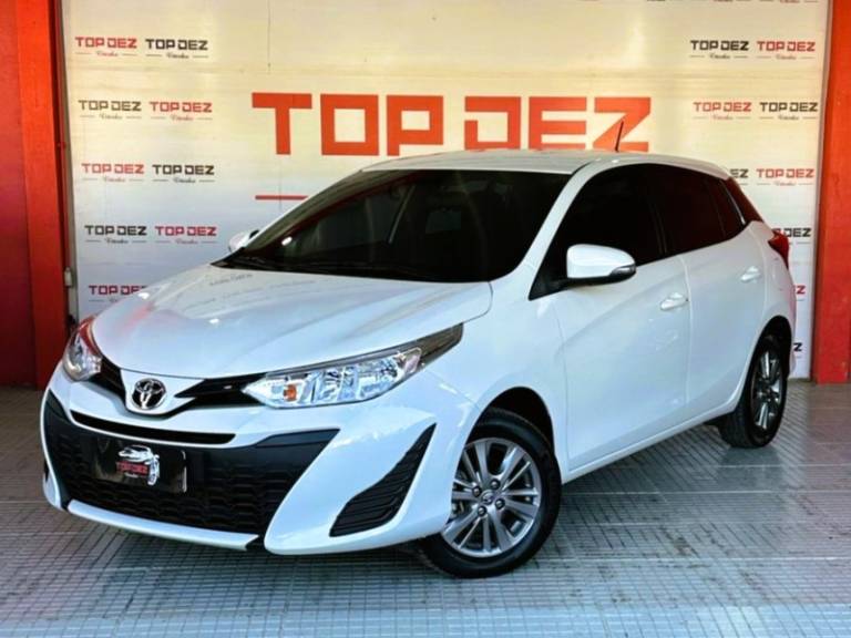 TOYOTA - YARIS - 2020/2020 - Branca - R$ 83.900,00